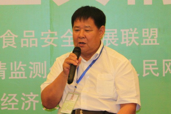 河北栗珍坊酒业有限公司董事长高永海在会议上结合栗珍坊酒业做主题发言